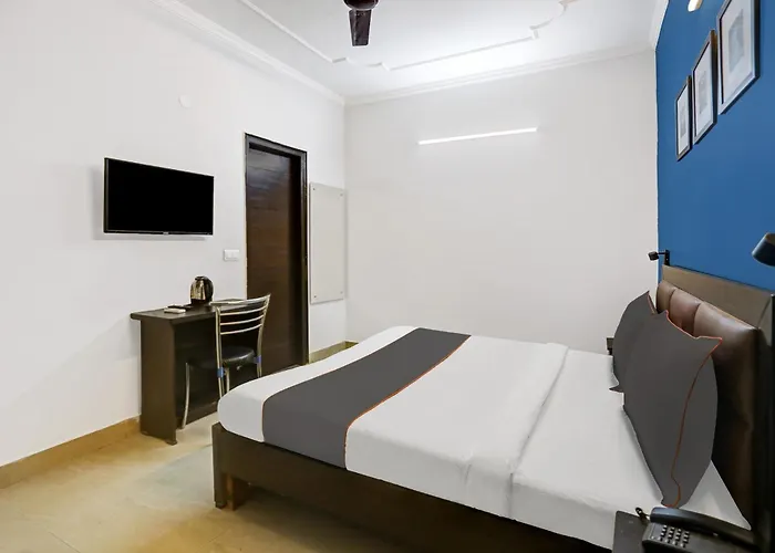 Collection O Agniv Residency Near Saket Metro