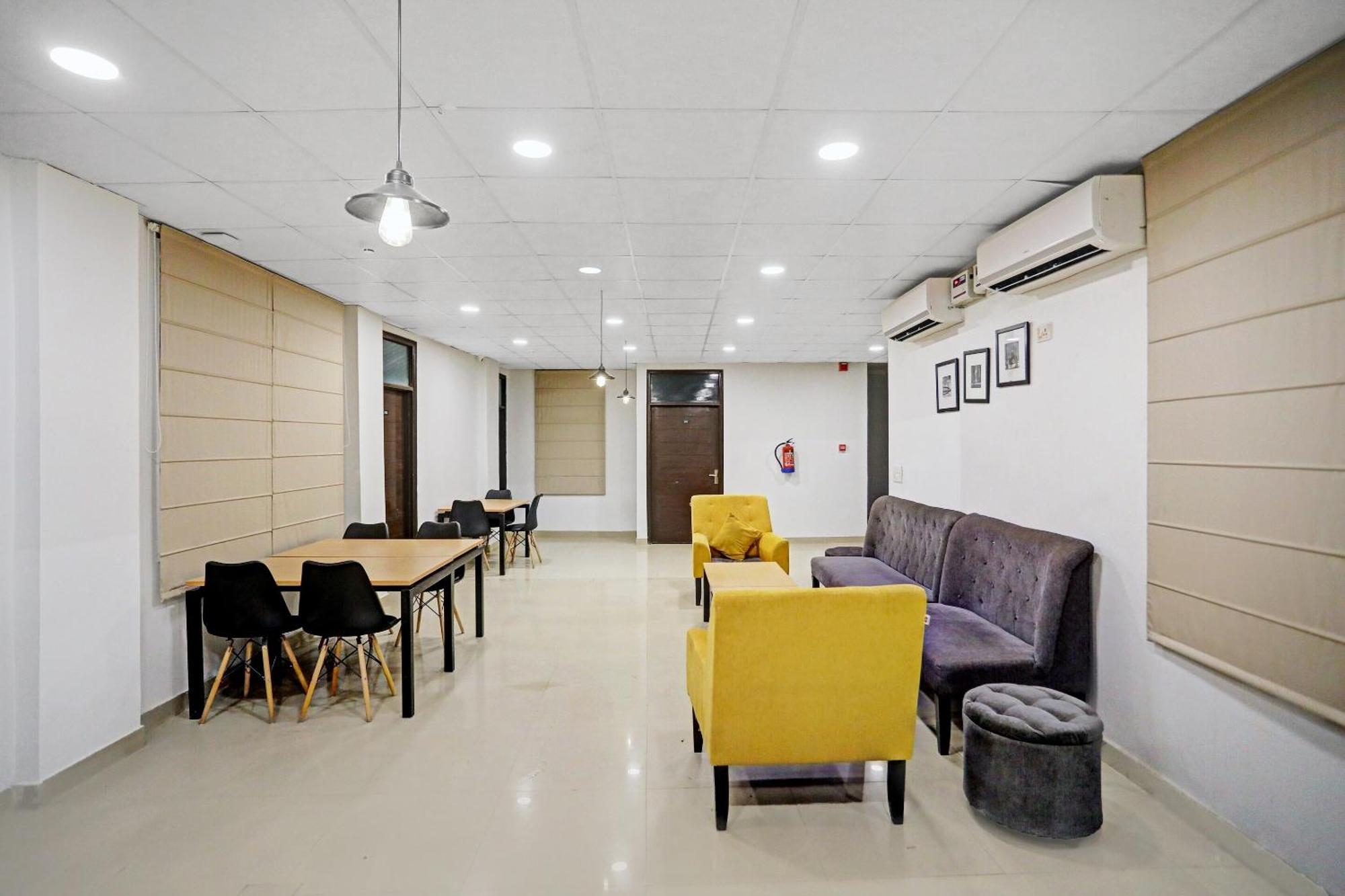 Collection O Agniv Residency Near Saket Metro