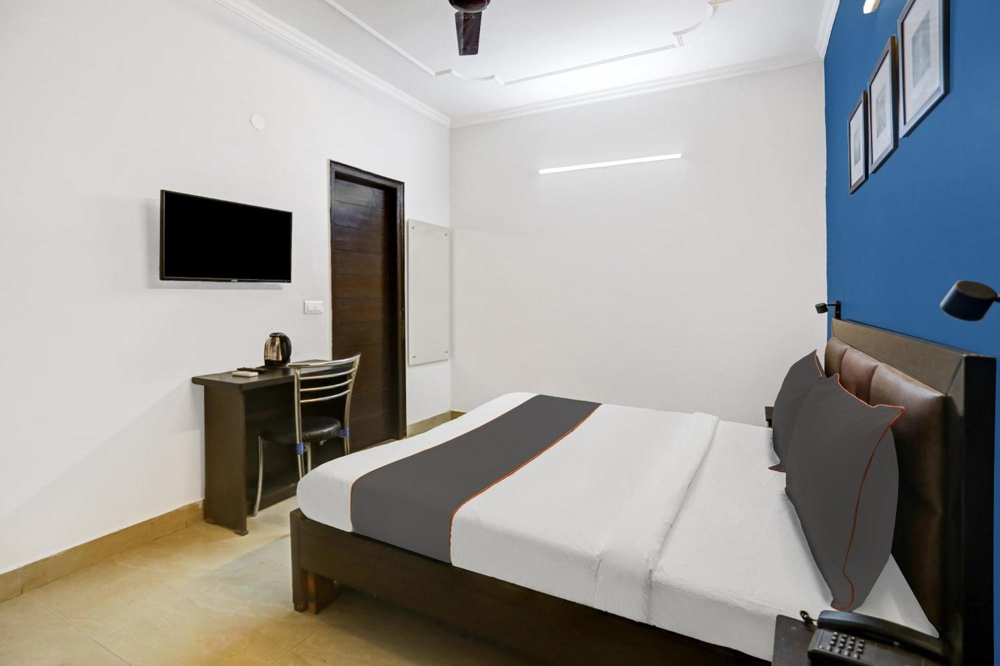 Collection O Agniv Residency Near Saket Metro Hotel
