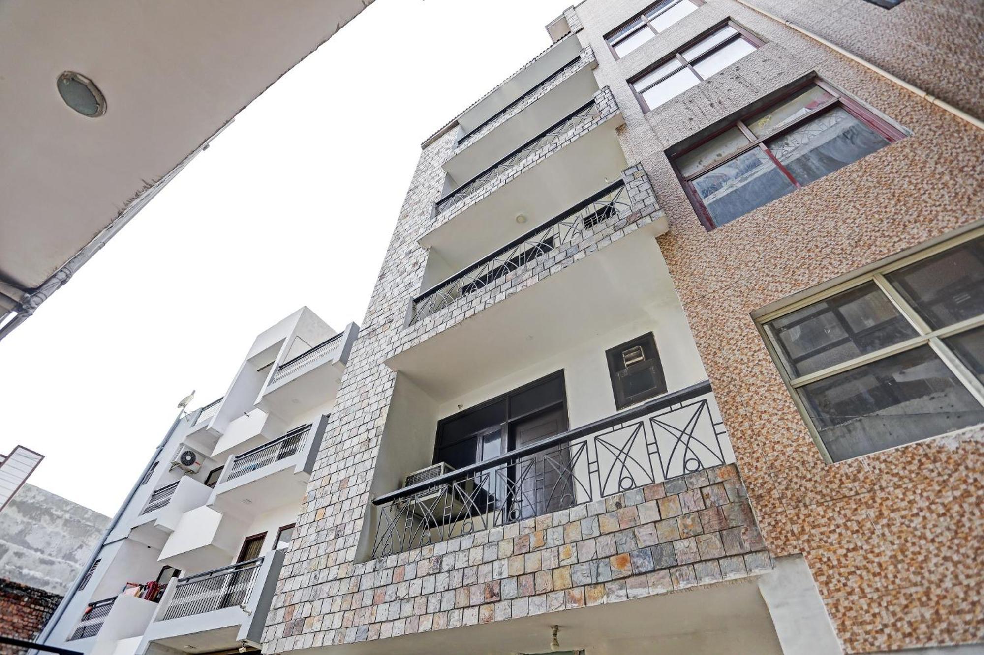 Collection O Agniv Residency Near Saket Metro 4* New Delhi