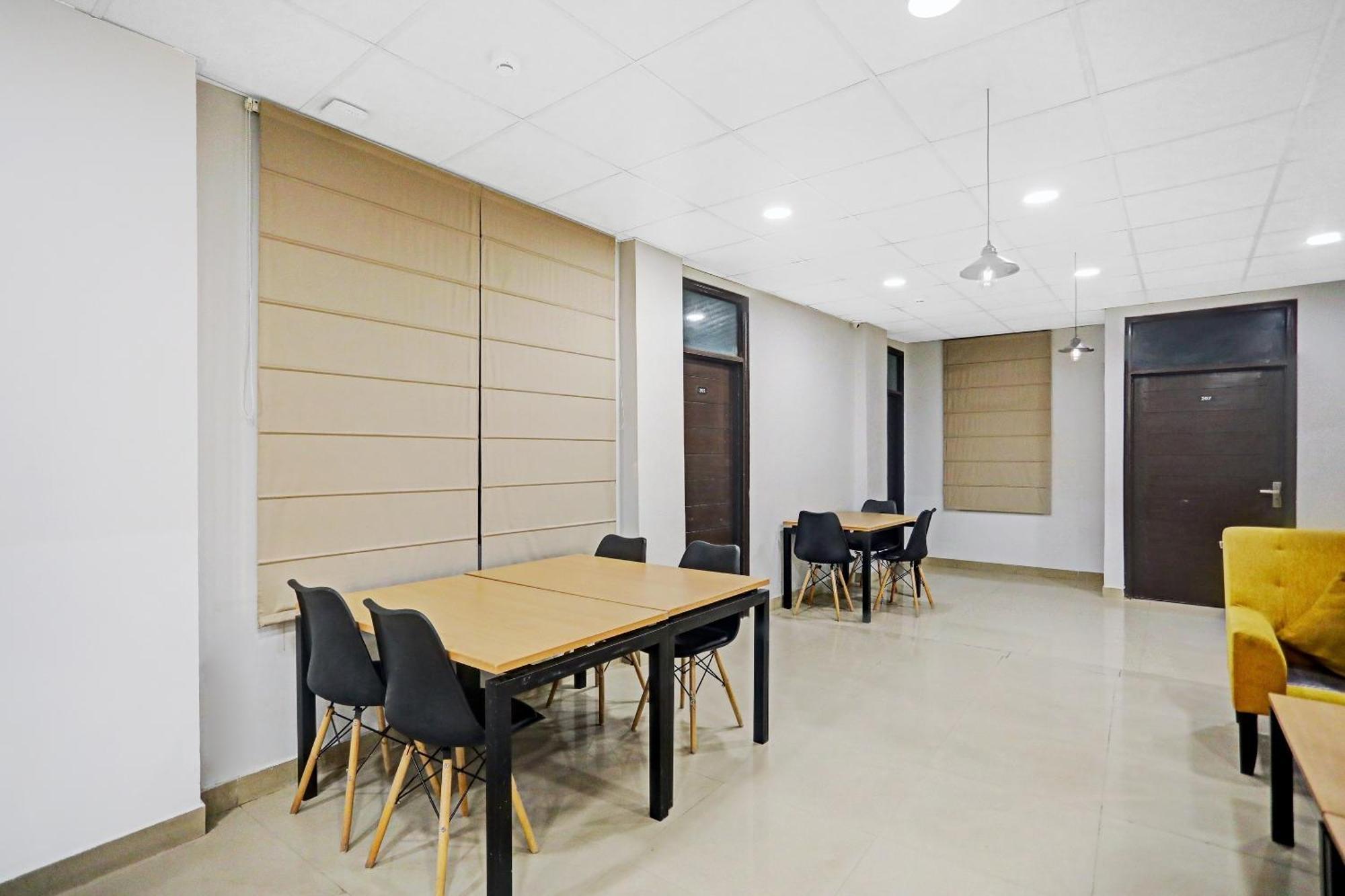 Collection O Agniv Residency Near Saket Metro New Delhi
