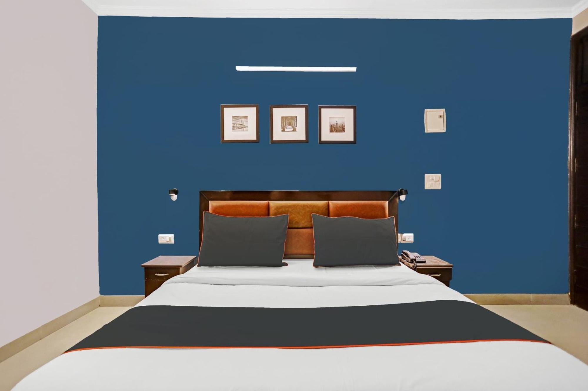 Collection O Agniv Residency Near Saket Metro 4* New Delhi