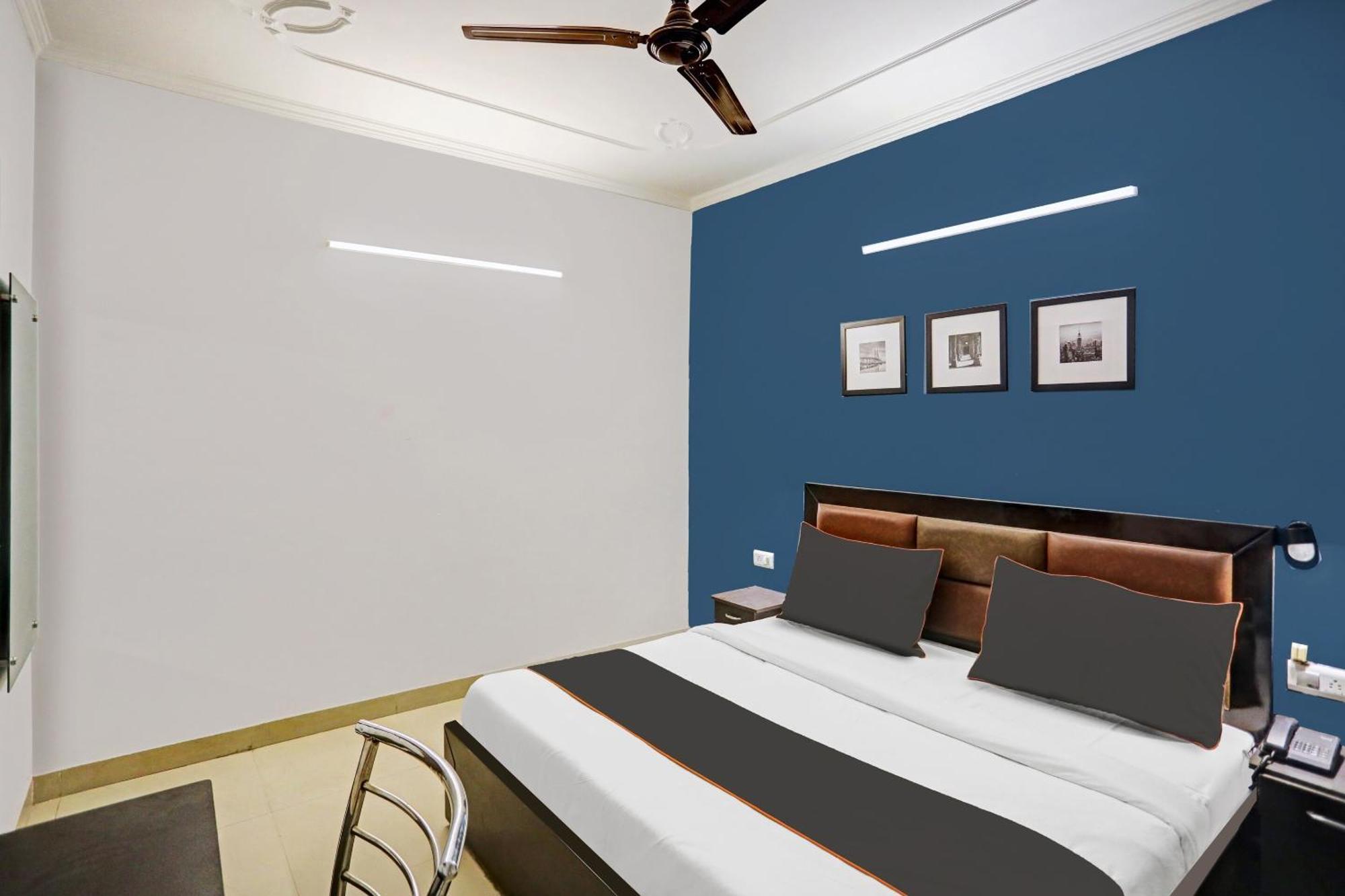 Collection O Agniv Residency Near Saket Metro New Delhi