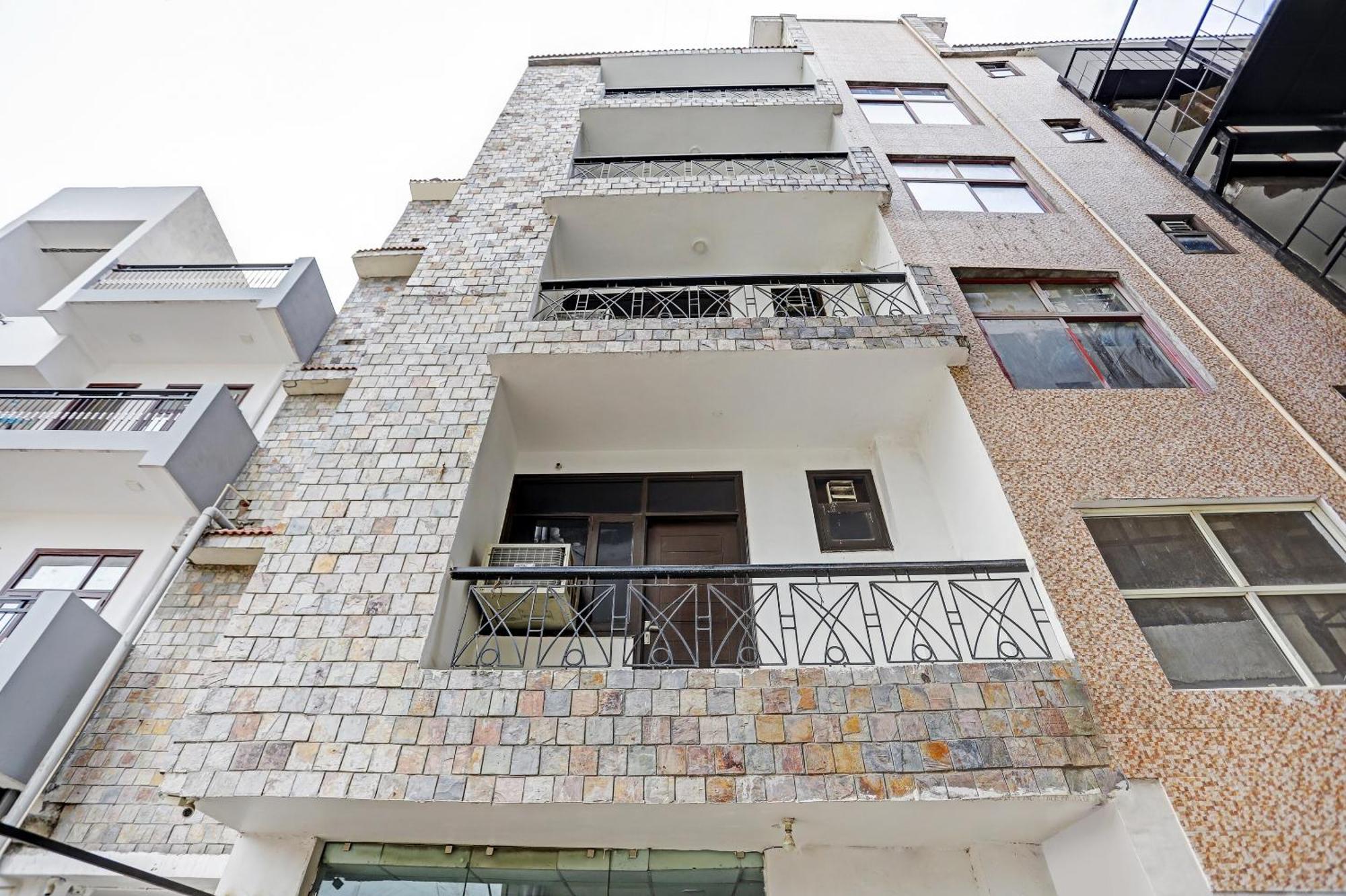 Hotel Collection O Agniv Residency Near Saket Metro 4*
